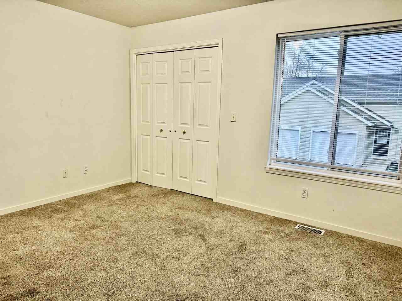 69 E 48th St #69 - Photo 6 of 12