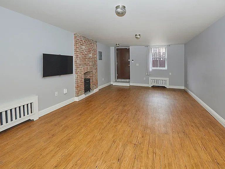 278 Alexander Ave - Photo 2 of 5