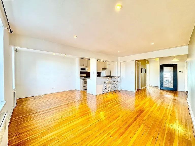 8337 Saint James Ave - Photo 2 of 8