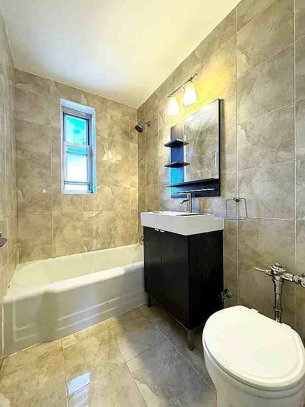 8337 Saint James Ave - Photo 7 of 8