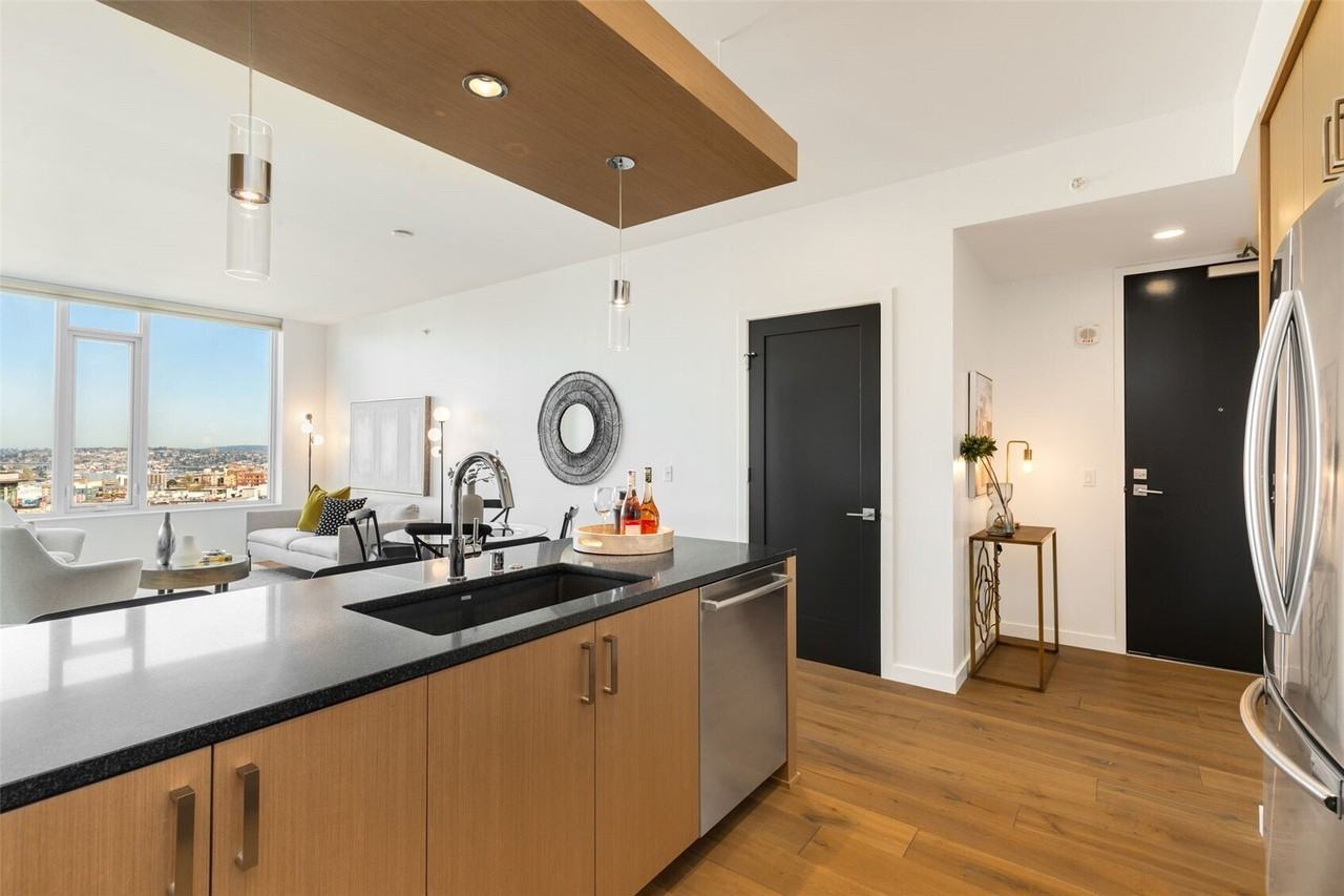 1321 Seneca St - Photo 7 of 10