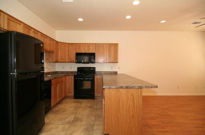 2215 E 3rd St - Photo 6 of 23