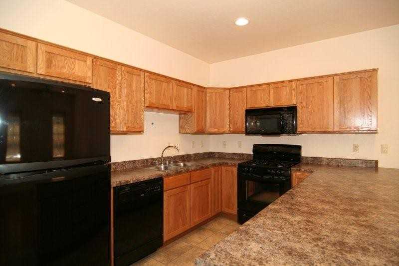 2215 E 3rd St - Photo 7 of 23