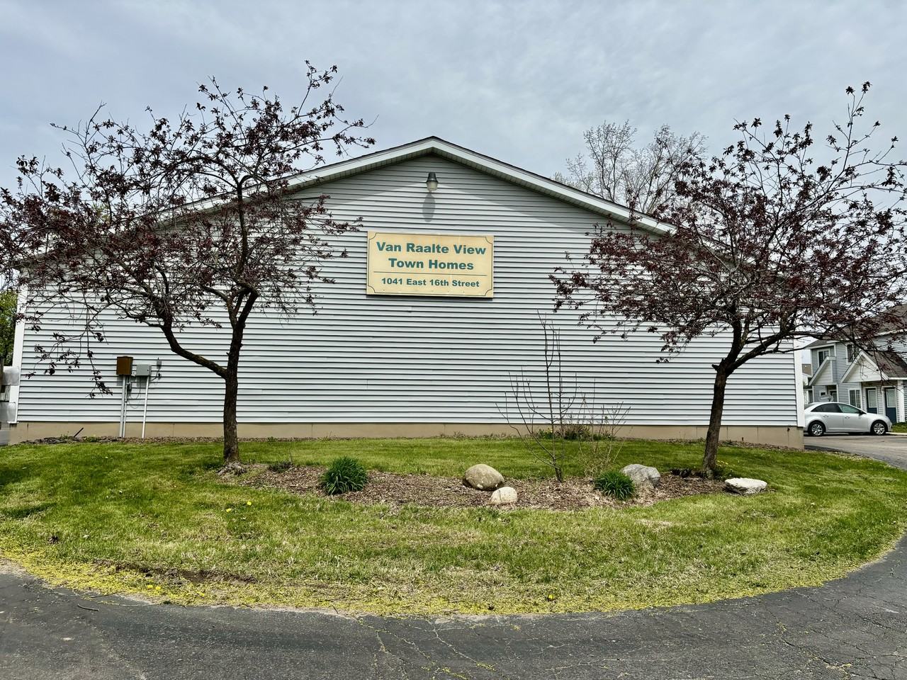 1041 E 16th St #207 - Photo 2 of 3