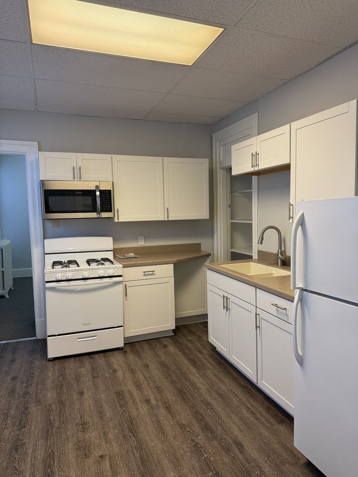 63 1/2 S Detroit St #3 - Photo 2 of 5