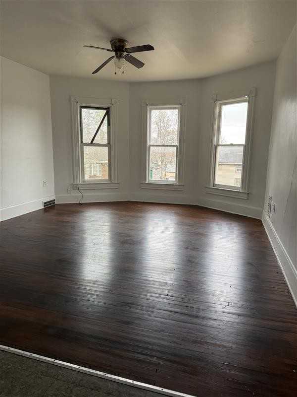 534 1/2 E Wyandotte St #534-5 - Photo 2 of 7