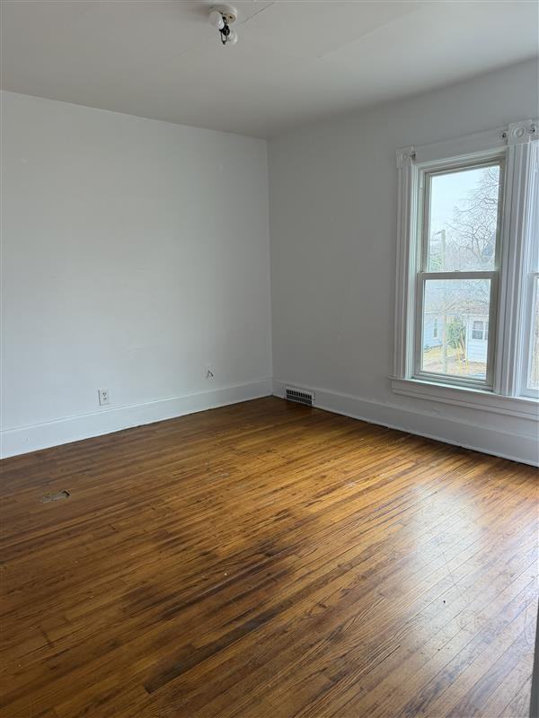 534 1/2 E Wyandotte St #534-5 - Photo 3 of 7
