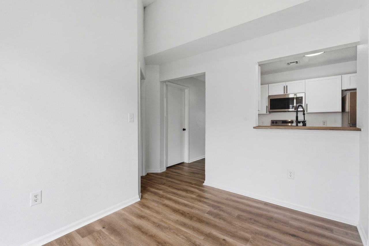 Pickwick Place - Photo 7 of 50