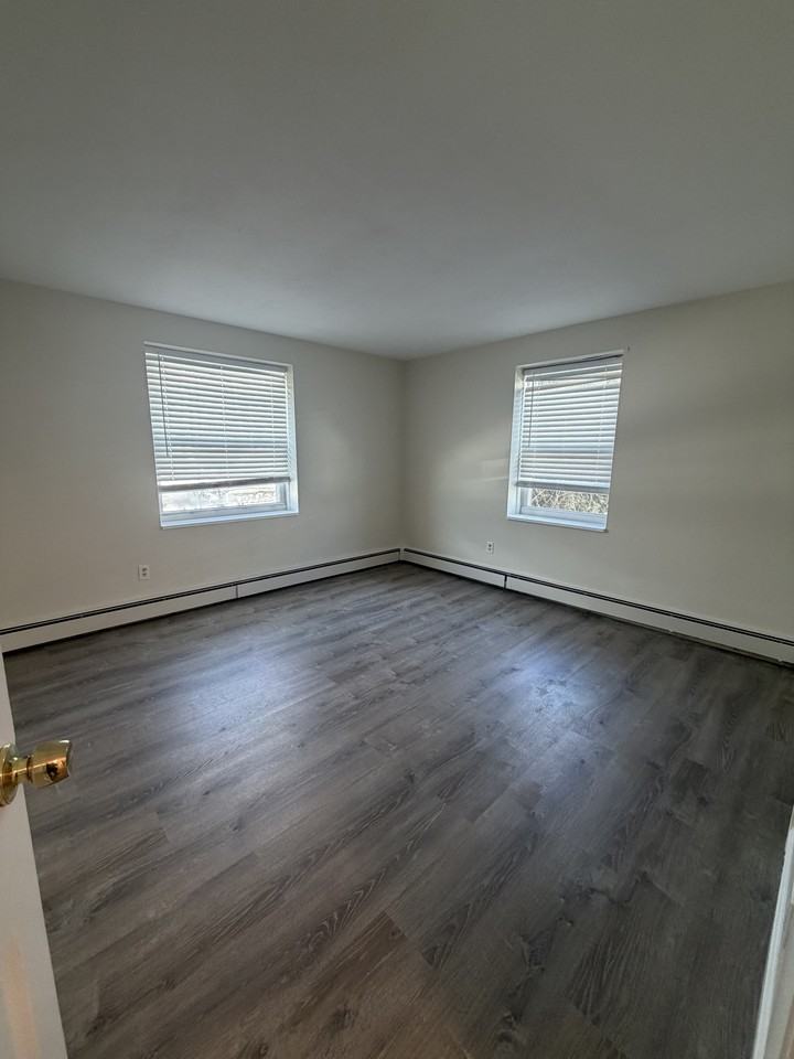 107 Spring St #4 - Photo 5 of 8