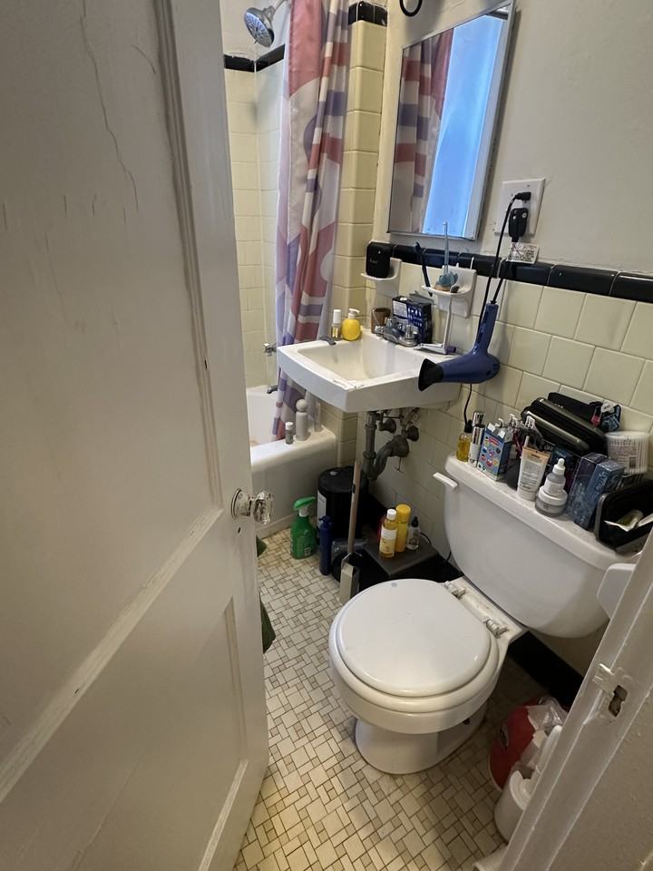 215 Harvard Ave #4 - Photo 4 of 7