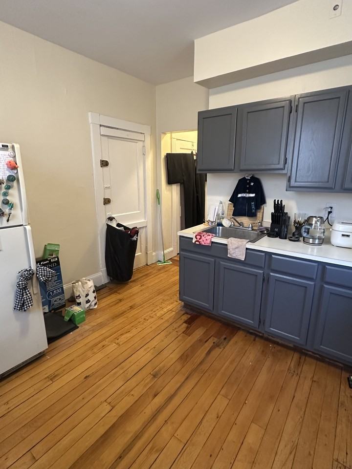 215 Harvard Ave #4 - Photo 6 of 7