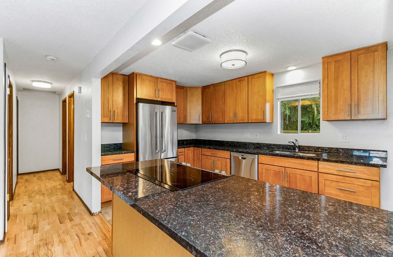 123 Maple Ave - Photo 6 of 10