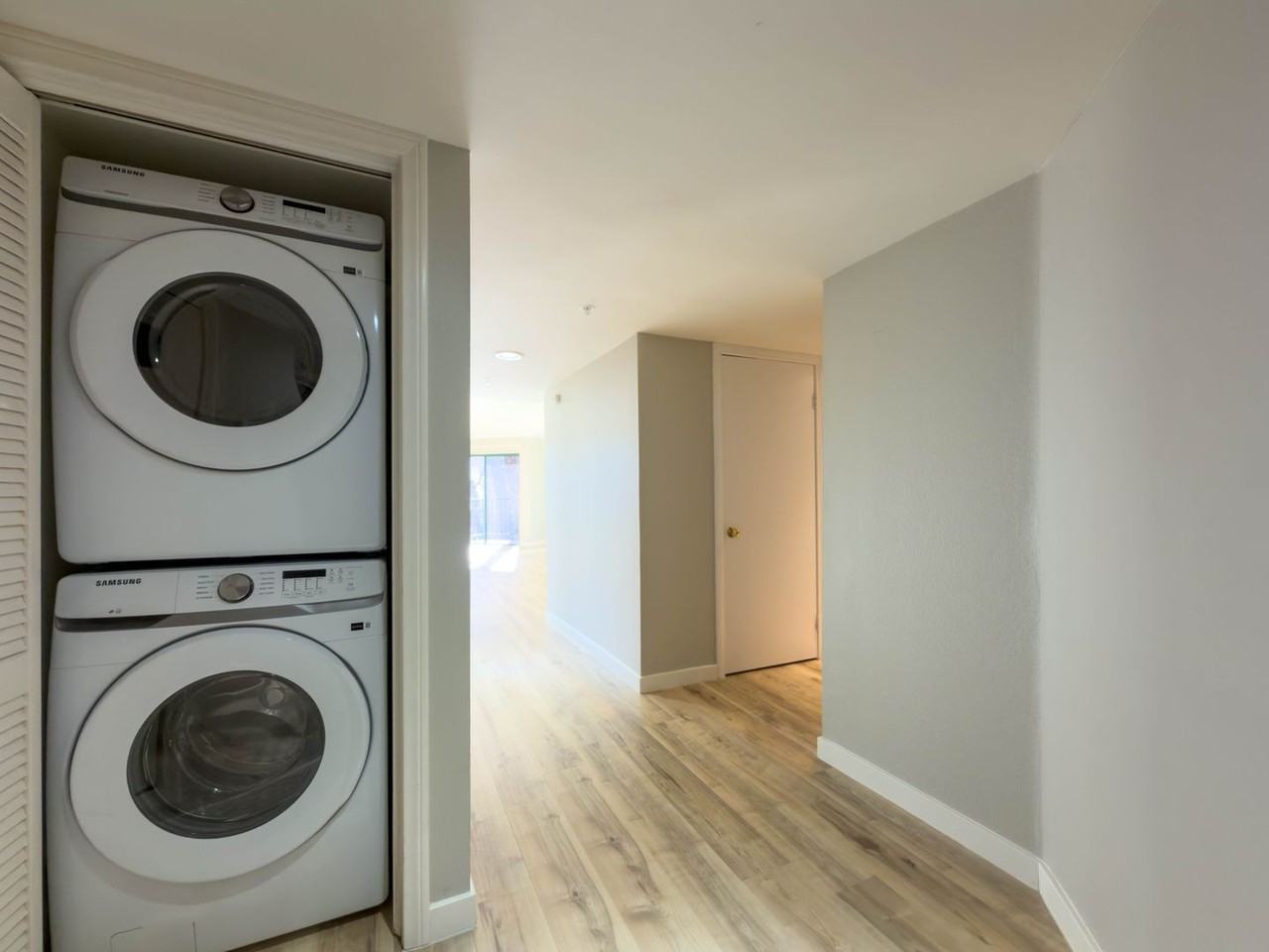 426 N Maryland Ave #301 - Photo 3 of 25