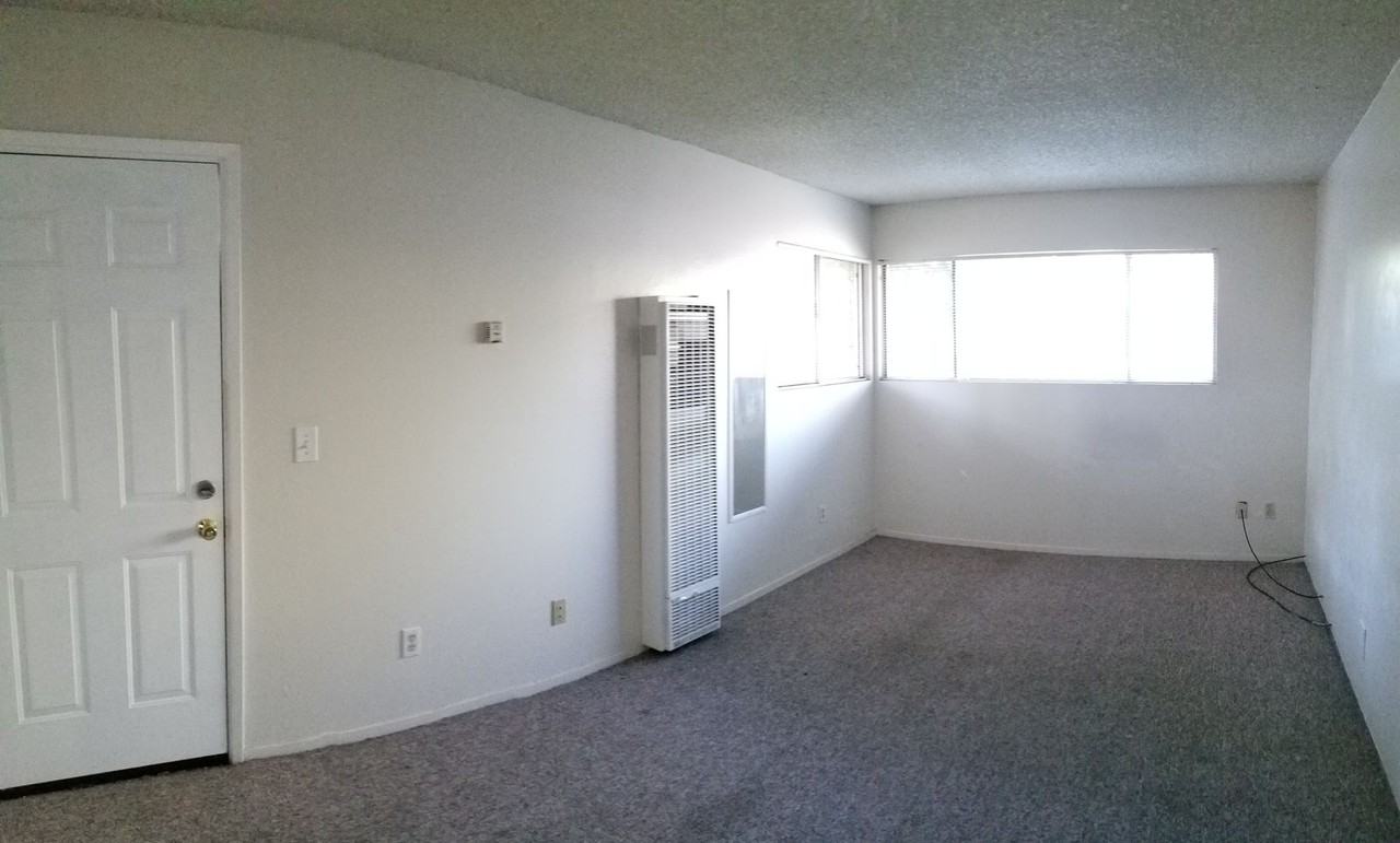 1521 Newport St - Photo 4 of 44