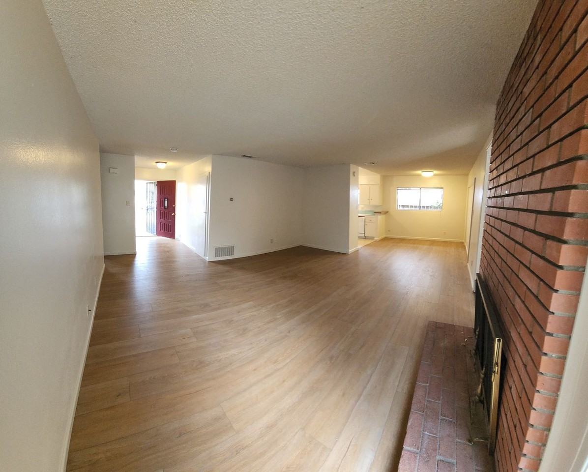 1521 Newport St - Photo 6 of 44