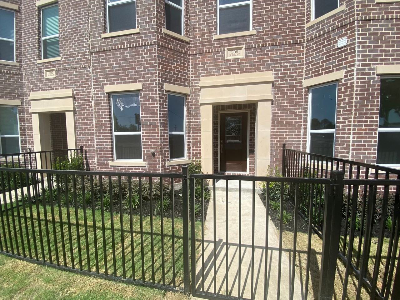 309 N Mill St - Photo 3 of 25