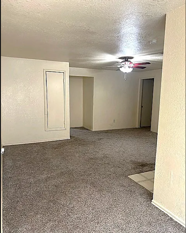 5316 S Briarwood Dr - Photo 3 of 11