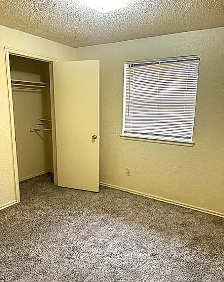 5316 S Briarwood Dr - Photo 5 of 11