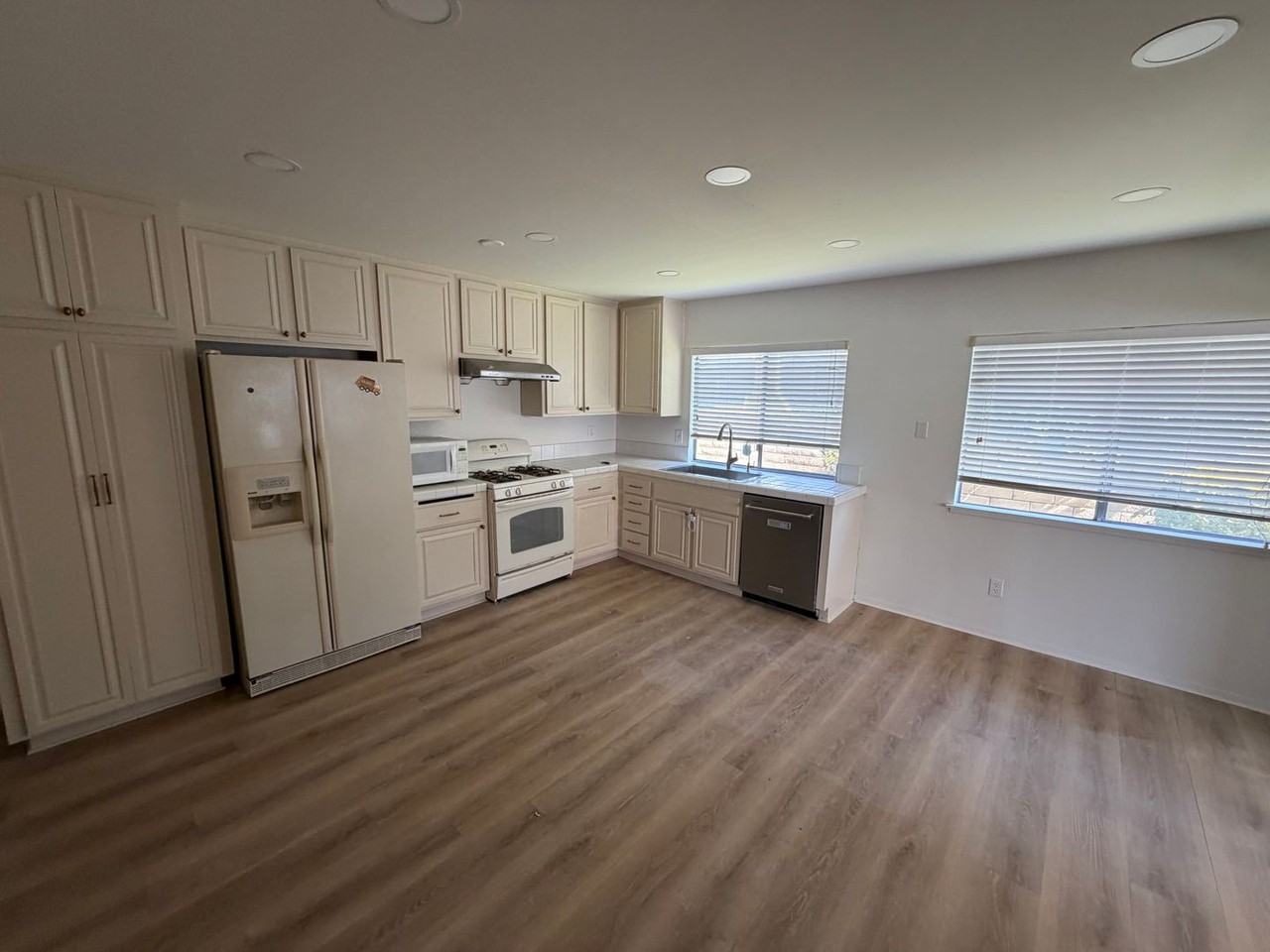 18824 Highcastle St - Photo 5 of 16