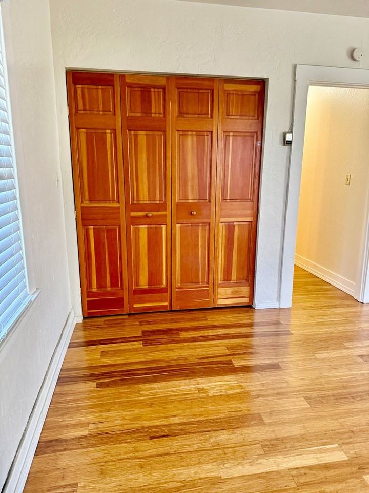 2219 1/2 D St - Photo 4 of 12