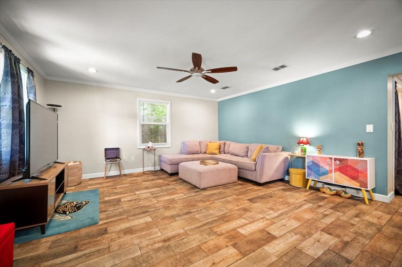 2032 Inwood Ter - Photo 3 of 27