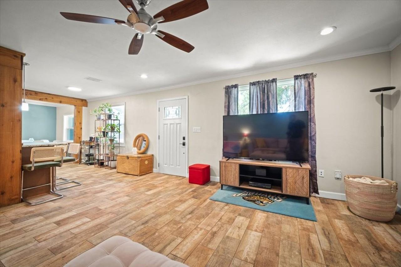 2032 Inwood Ter - Photo 5 of 27