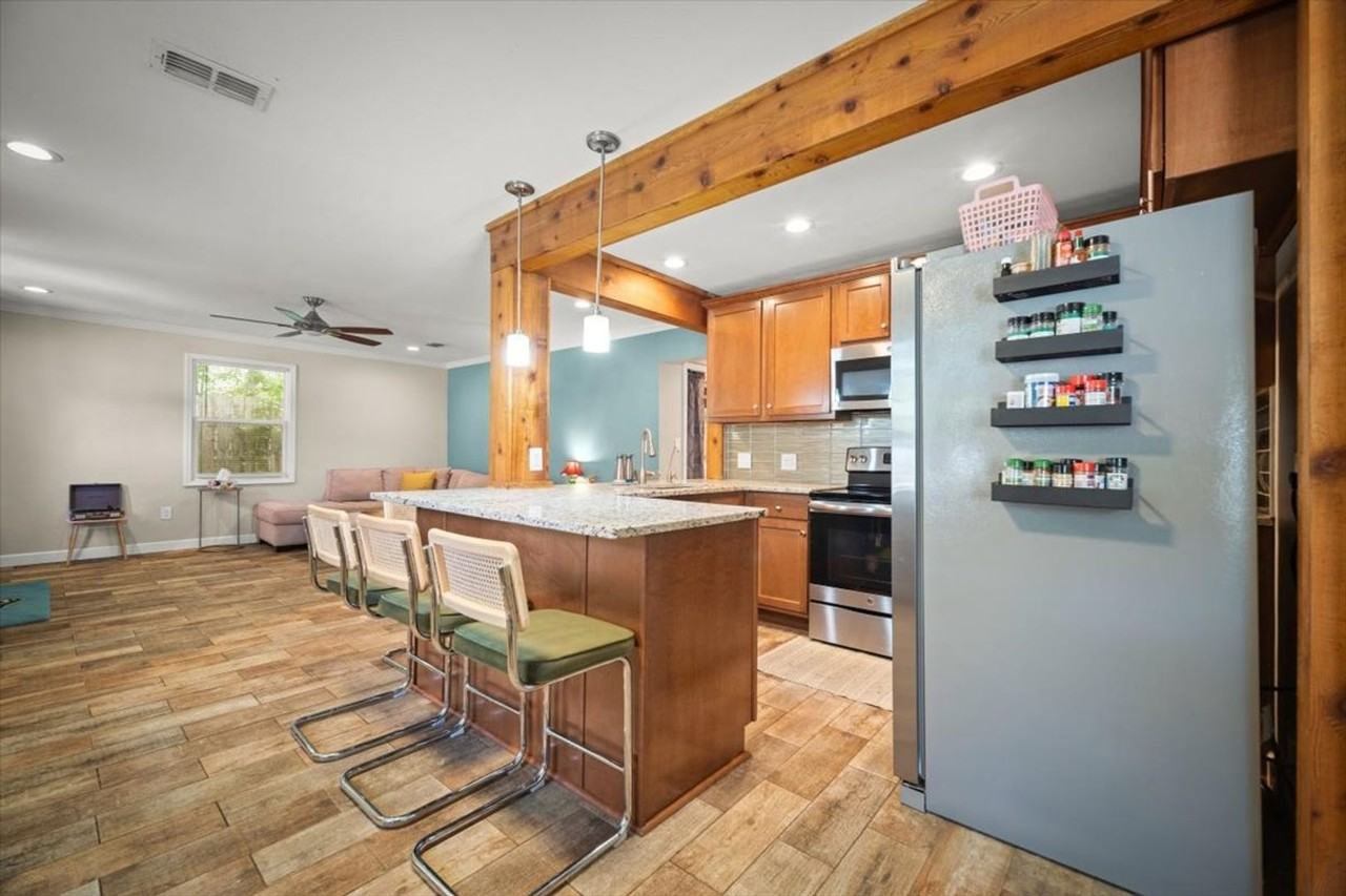 2032 Inwood Ter - Photo 7 of 27