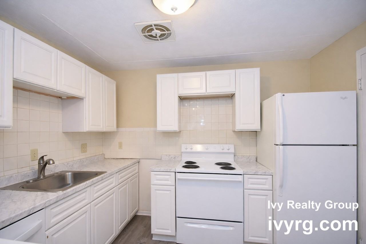 1105 Lexington St #7-3 - Photo 7 of 12