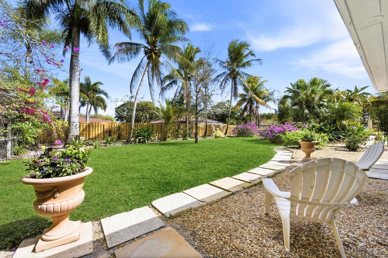 4268 Maurice Drive Main House - Photo 3 of 38