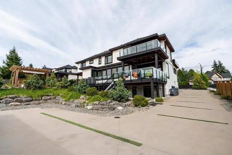 5545 146 St #BS - Photo 2 of 14