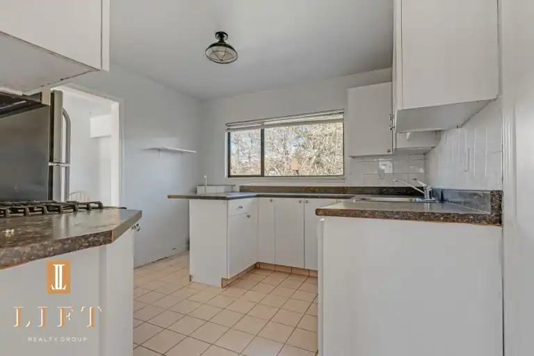 9460 Pinewell Cres #9460 - Photo 6 of 19