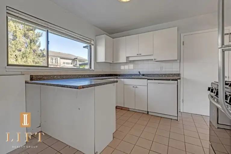 9460 Pinewell Cres #9460 - Photo 7 of 19