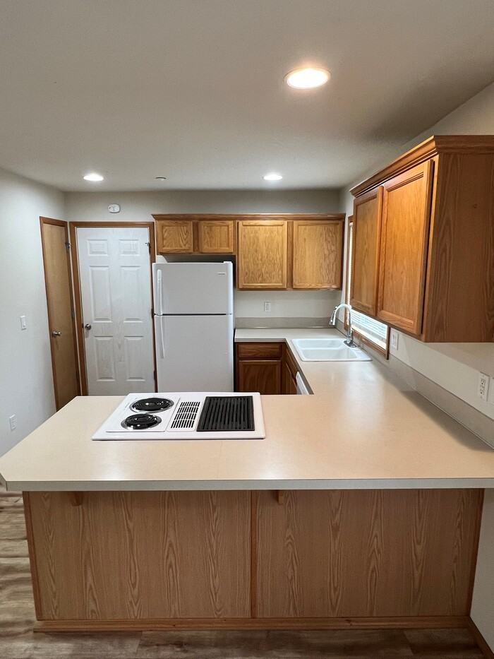 445 S Ivy St - Photo 3 of 15