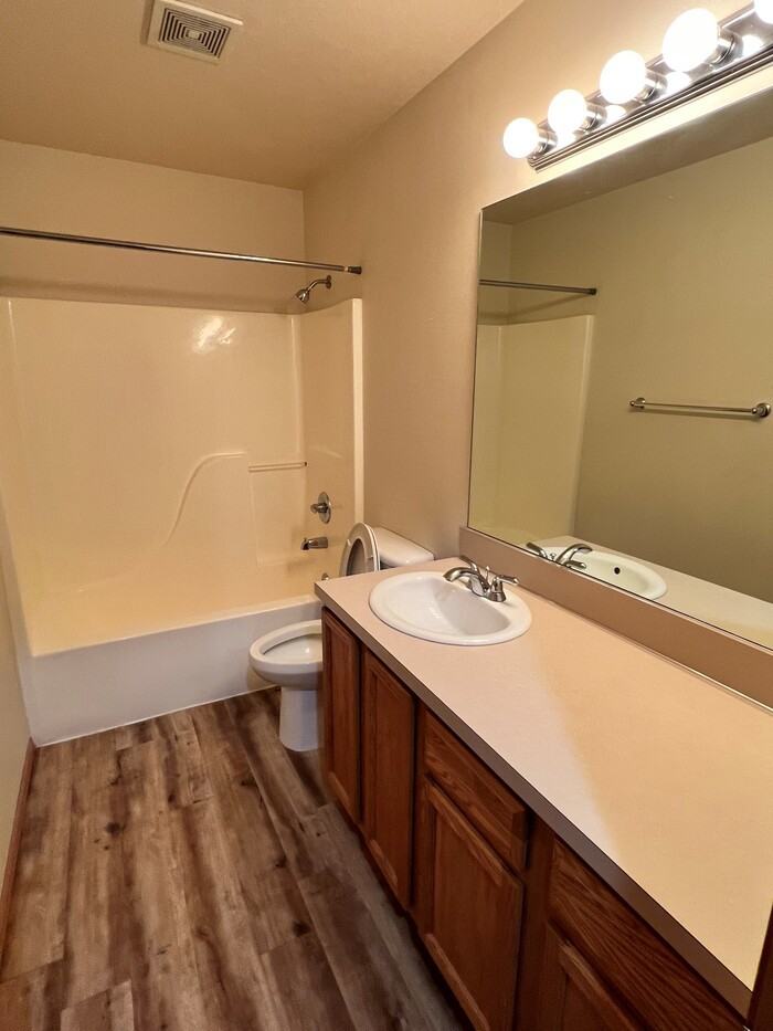 445 S Ivy St - Photo 7 of 15