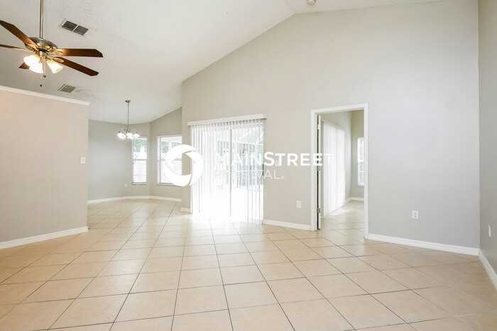 558 Eagle Pointe S - Photo 2 of 15