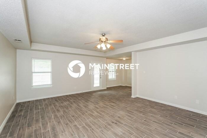 1212 Beechwood Ln - Photo 2 of 16