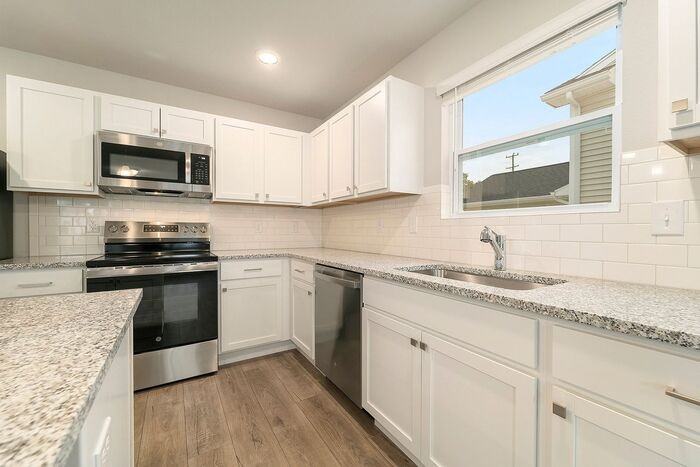 2208 Macatawa Ln - Photo 2 of 28