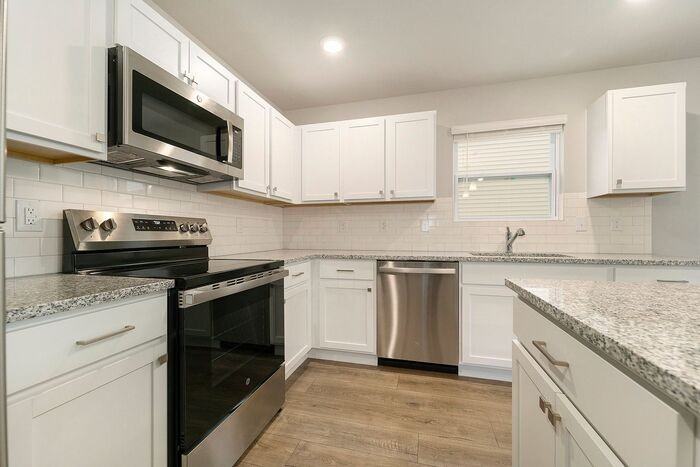 2208 Macatawa Ln - Photo 3 of 28