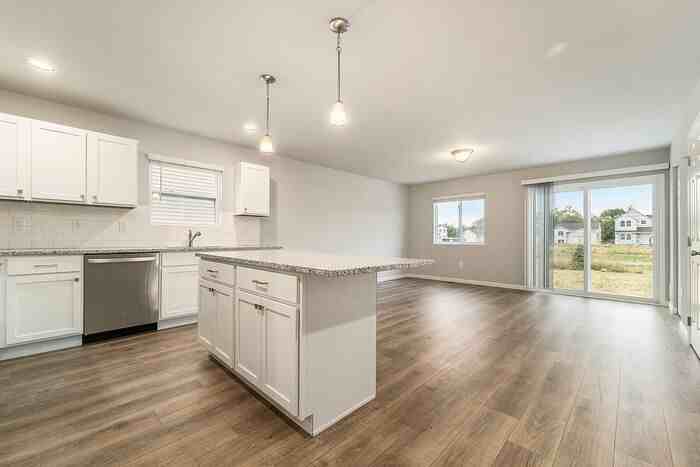 2208 Macatawa Ln - Photo 4 of 28