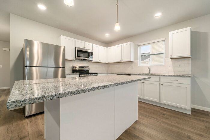 2208 Macatawa Ln - Photo 5 of 28