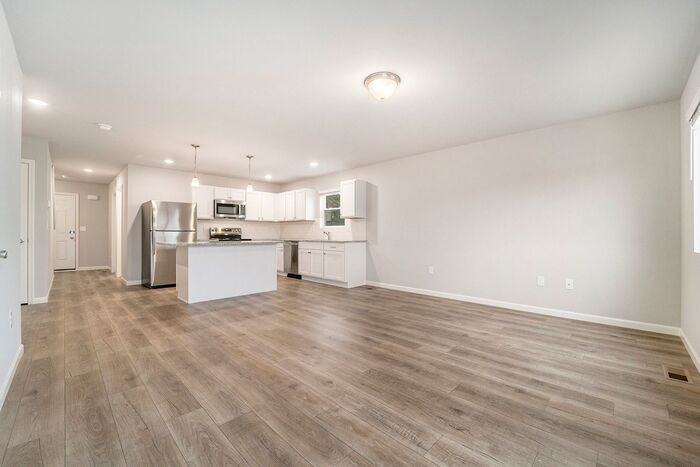 2208 Macatawa Ln - Photo 7 of 28