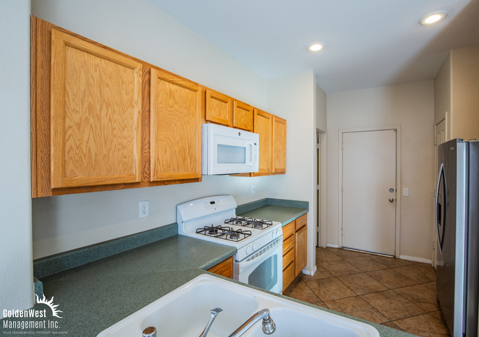 7121 River Meadows Ave - Photo 4 of 17