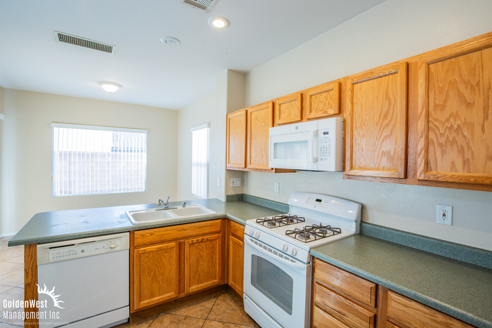 7121 River Meadows Ave - Photo 7 of 17