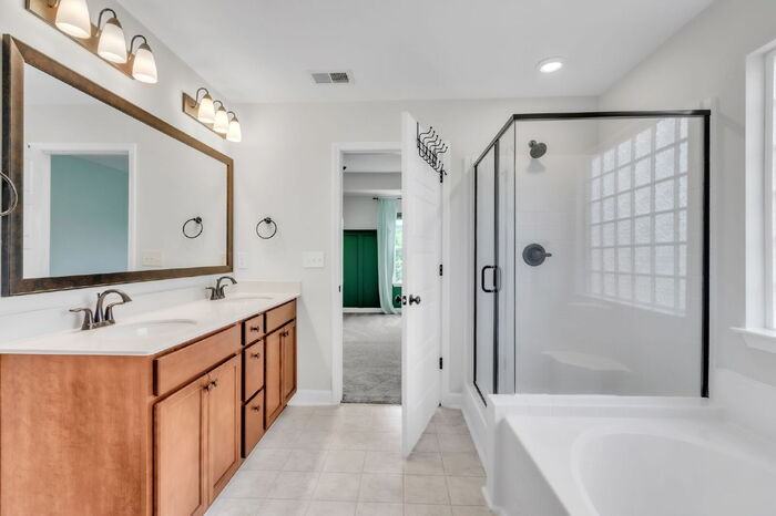 1018 Waterside Dr - Photo 5 of 28