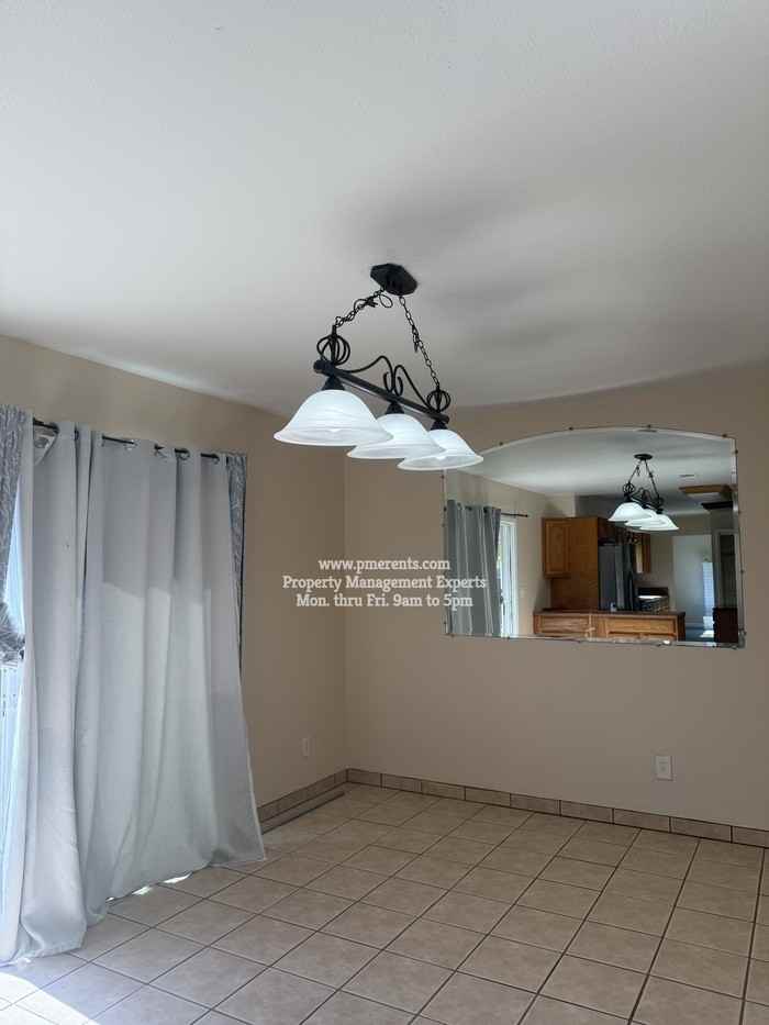 412 Coventry Dr - Photo 2 of 5