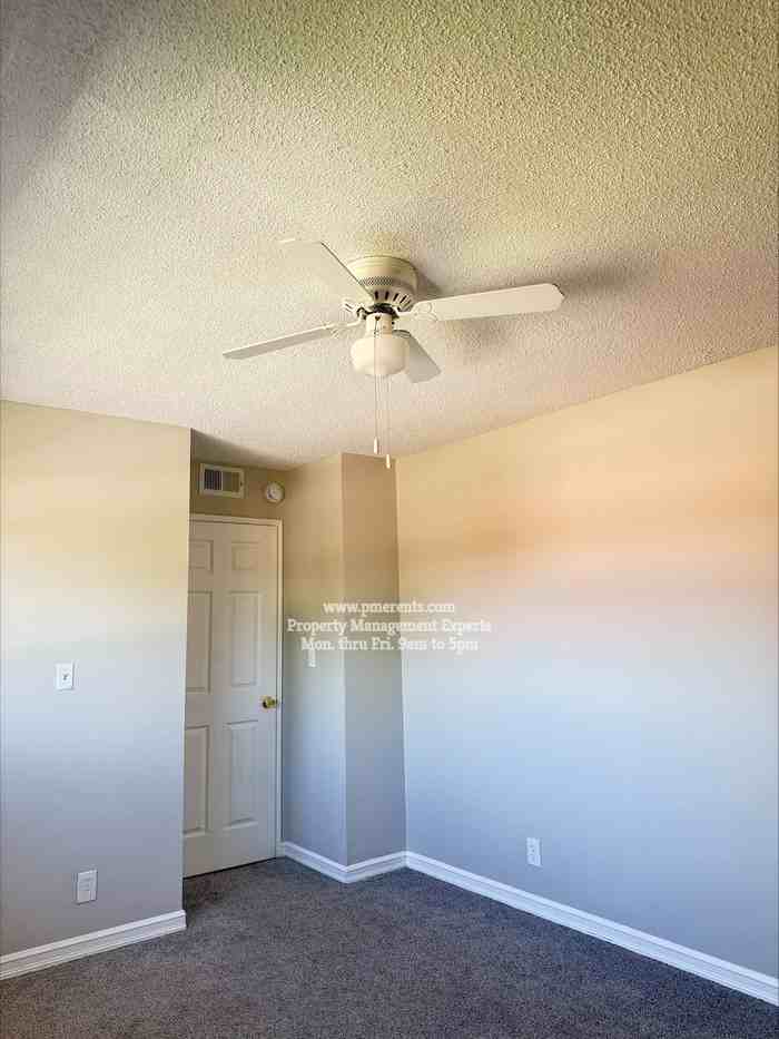 412 Coventry Dr - Photo 4 of 5