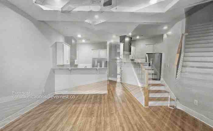 1022 Windsor Dr - Photo 4 of 34