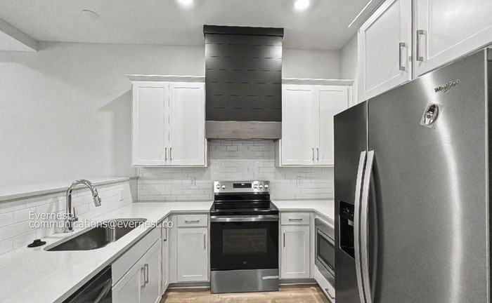 1022 Windsor Dr - Photo 7 of 34