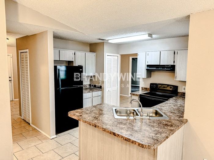 7108 Steffie Ln - Photo 5 of 18