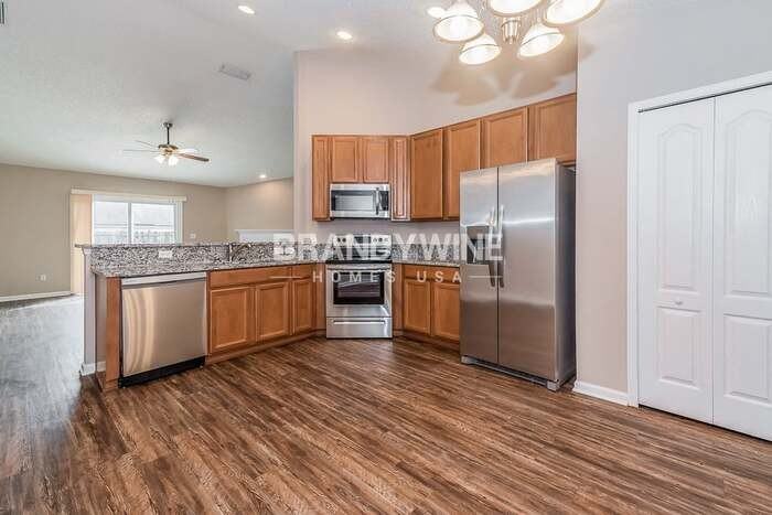 11921 Dover Village Dr W - Photo 5 of 20